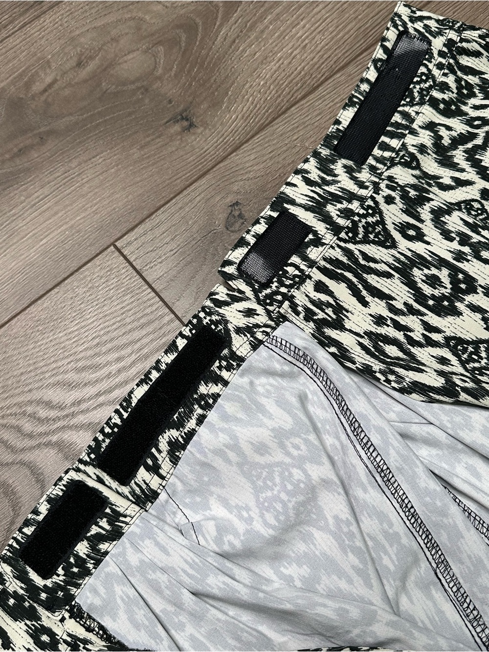 RipSkirt Hawaii Ikat Print Swim Cover Up Wrap Skirt Black Tan Length 3 Size XL - Picture 7 of 12